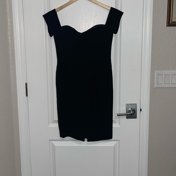 Dress the Population Bailey Off-the-Shoulder Sheath Dress Crepe Material Medium - Picture 3 of 5